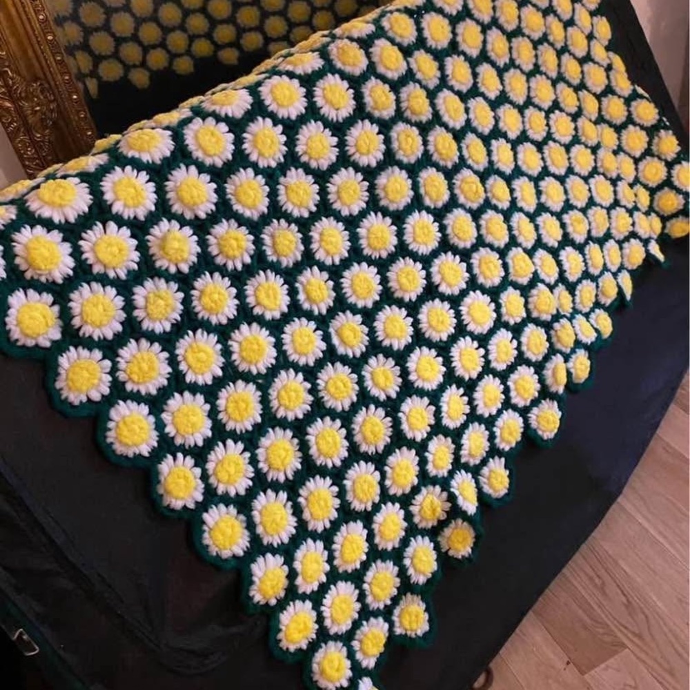Antique 1970’s hand crocheted daisy blanket